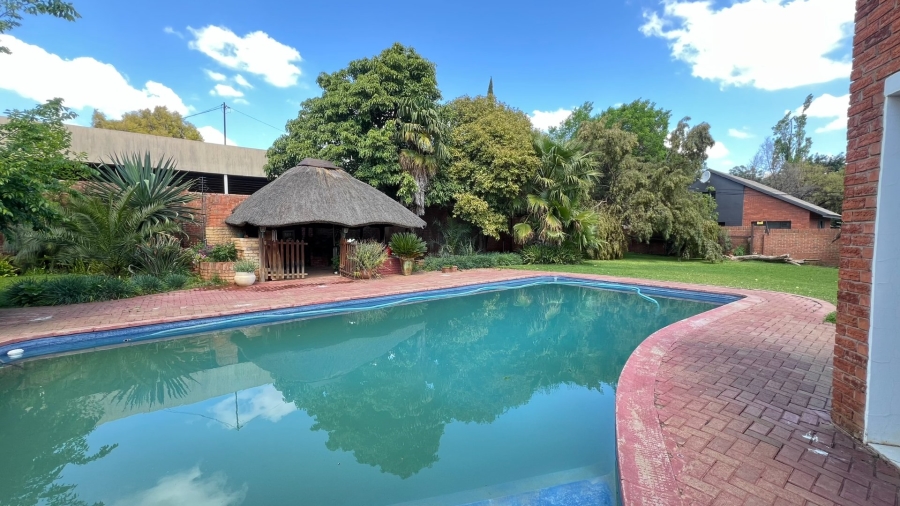 4 Bedroom Property for Sale in Langenhovenpark Free State